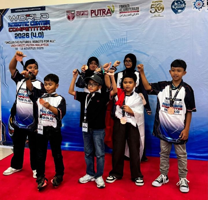 SD Islam Al Azhar 67 dan SMP Islam Al Azhar 39 Bukittinggi Raih Prestasi Membanggakan di Ajang Robotik Internasional 2026 di Malaysia foto 1